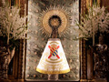 Virgen del Pilar con el manto de la UME