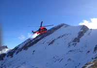 Helicóptero Cougar en aproximación a zona de rescate.