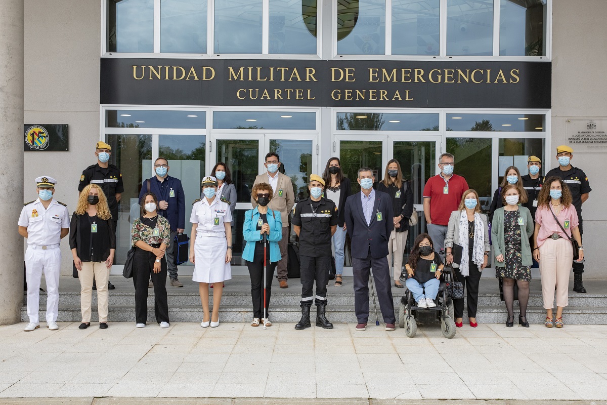 Foto de familia de los participantes en la jornada de atencion a victimas con discapacidad en euna emergencia