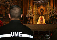 La Virgen de Pilar como Capitan General viste el Manto de la UME para conmemorar su creación