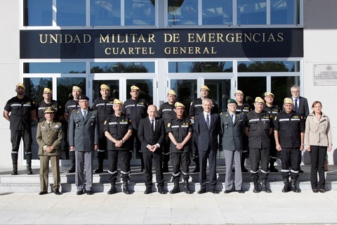 El ministro de defensa Ueli Maurer a su llegada a la sede del cuartel general de laUME