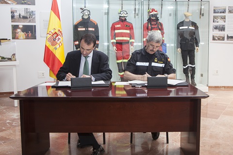 La firma del acuerdo se realiz&oacute; en la Sala Hist&oacute;rica del Cuartel General de la Unidad Militar de Emergencias