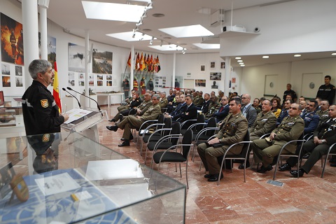 El teniente general Miguel Alca&ntilde;iz, Jefe de la UME, fue el encargado de inaugurar el curso