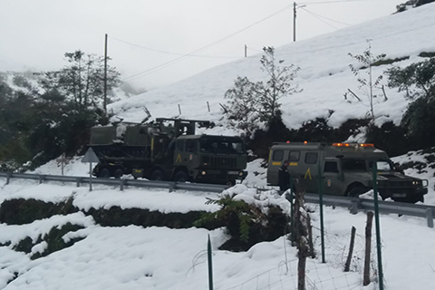 Con los Transportes Oruga de Monta&ntilde;a (TOM), los militares facilitan el traslado de personal especializado a zonas de dif&iacute;cil acceso
