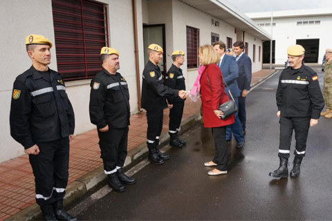 Durante su visita, el Jefe de la UME ha recibido a la delegada del Gobierno de Espa&ntilde;a en Canarias, Mercedes Roldos.