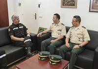 El teniente general Miguel Alcañiz, jefe de la UME, recibio a los dos oficiales de la delegación colombiana