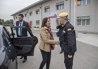 A su llegada la ministra de Defensa Margarita Robles ha sido recibida por el jefe de la UME, teniente general Miguel Alcañiz