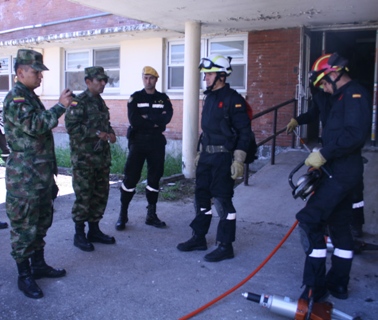 Los militares colombianos durante la exhibici&oacute;n est&aacute;tica y din&aacute;mica de medios del Batall&oacute;n.