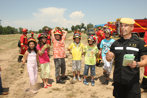 Los alumnos del Colegio Rural Agrupado “Las Villuercas” durante su visita a la UME