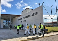 En los centros penitenciarios la UME trabaja con un riguroso protocolo de actuación que comienza con una entrevista con el Jefe de Seguridad de la prisión.