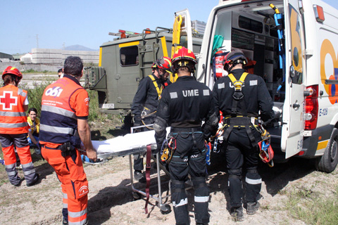 Militares del II Batall&oacute;n de intervenci&oacute;n en emergencias han colaborado en las V Jornadas de Seguridad, Emergencias y Cat&aacute;strofes que han tenido lugar en la facultad de psicolog&iacute;a y el pueblo de C&aacute;rtama, en M&aacute;laga