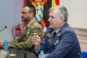 El segundo jefe de la UME, general de división Fernado Carrillo Cremades resaltó la importancia de crear, en esta fase presencial, vínculos personales y de confianza, que sirvan de base ante el trabajo conjunto en futuras emergencias.