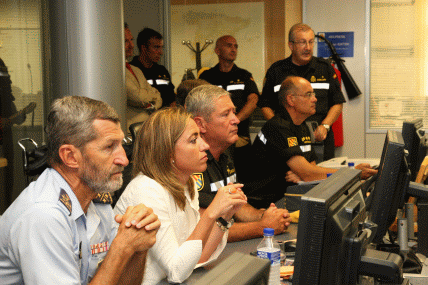 Carme Chacón visitó el Centro de Operaciones Conjunto (JOC)