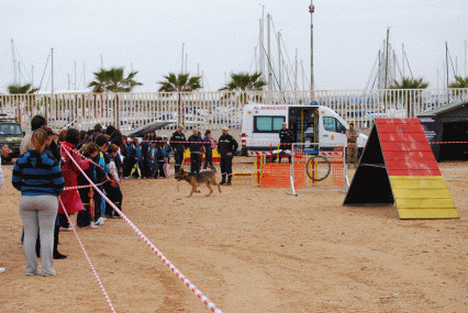 El Jefe de la UME recibió el nombramiento de Caballero de la Honorífica Orden de San Cristóbal y el BIEM III organizó una exposición con diverso material, vehículos y equipo.