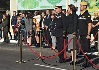 La alcaldesa de Bigastro con el Subdelegado de Defensa en Alicante y el teniente coronel jefe del BIEM III