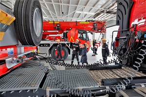 Robles ha tenido la oportunidad de conocer las características técnicas del nuevo equipamiento adquirido por la UME