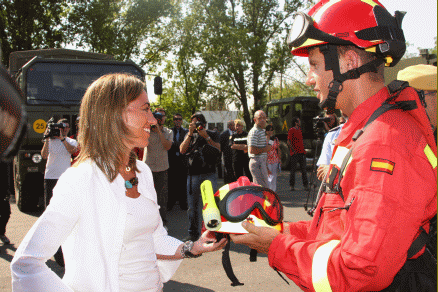 La Ministra de Defensa visita la Unidad Militar de Emergencias (UME)