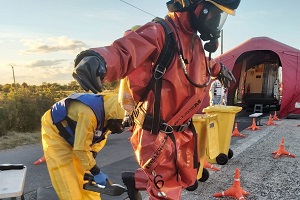 Se ha puesto especial énfasis en el adiestramiento y asesoramiento sobre el uso de Equipos de protección individual (EPI´s) y posterior desinfección de los intervinientes en los distintos ambientes recreados.