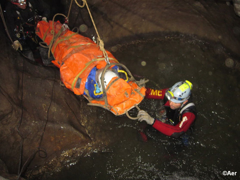 La cueva de Mortero acoge un simulacro de rescate con más de 200 efectivos