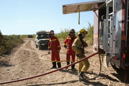 Personal del BIEM IV en el incendio forestal de Mequinenza (Zaragoza)