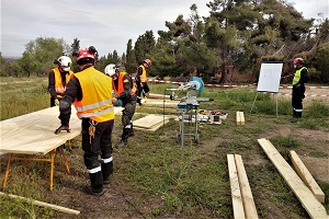 Trabajos previos para realizar apuntalamientos como parte del Curso Avanzado de Rescate en Zonas Urbanas