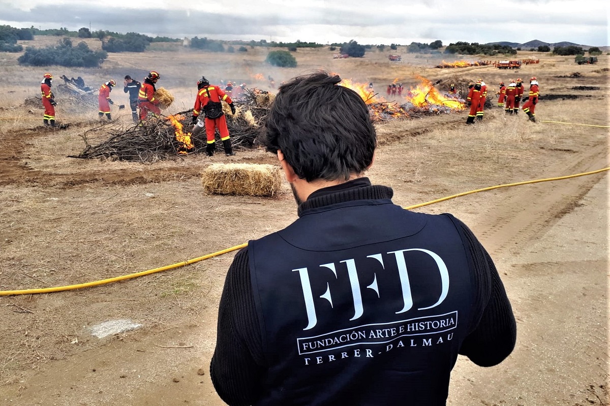 A mediados de noviembre cinco alumnos del Máster en Formación Permanente en Pintura de Historia de la Fundación Ferrer-Dalmau y la Universidad Nebrija visiaron el CBE para que practicaran el retrato mientras los intervinientes trabajaban en diferentes escenarios relacionados con las emergencias