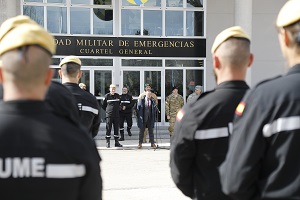 Momento en el que Javier Velasco, embajador de Chile en España, agradeció el trabajo y esfuerzo de los militares de la UME