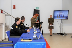 El coronel Aneiros, director de la EMES, ha destacado que la clave del éxito de este curso es la participación de los alumnos. “Debemos aprovechar ese saber humano y profesional que atesoráis todos vosotros”