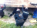 El equipo de búsqueda y rescate urbano del BIEM II realiza un rescate en estructuras colapsadas.