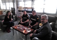 La delegada del Gobierno y el teniente coronel Garcés Menduiña reunidos en la sede de la Delegación del Gobierno