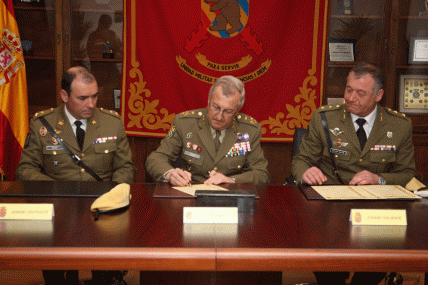 El jefe de la UME, teniente general Jos&eacute; Emilio Rold&aacute;n Pascual, presidi&oacute; los actos de relevo de los jefes de los Batallones de Intervenci&oacute;n en Emergencias I y V.