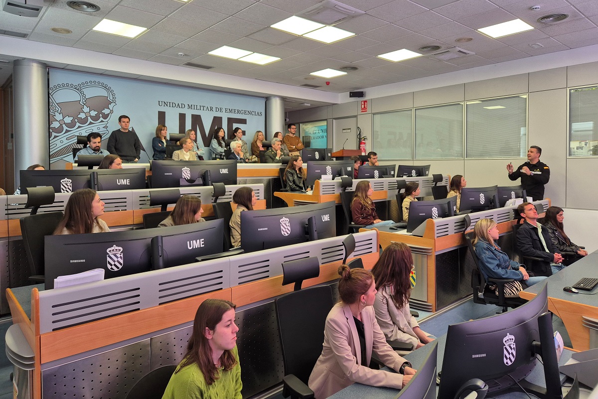 La visita al Cuartel Genereal de la UME incluyó un recorrido por el Centro de Operaciones Conjuntas (JOC), cerebro operativo de la UME durante las emergencias