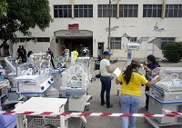 En total se han recuperado en el hospital 105 equipos de gran valor entre los que se encuentran aparatos de rayos X, servocunas, incubadoras, electrocardiógrafos, camas eléctricas hospitalarias, etc.