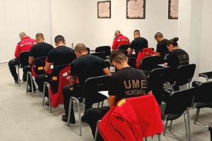 Para acceder al Curso de Búsqueda y Rescate en Montaña, los alumnos de la UME han tenido que superar una prueba teórica de conocimientos y varias prácticas.