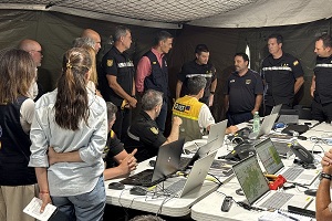 El Presidente del Gobierno visita el Puesto de Mando de la UME desde el que se coordina la respuesta operativa