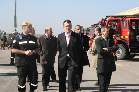 Alumnos y profesores de la primera edición del curso de altos estudios del ministerio del interior de Francia, son recibidos en las instalaciones del II Batallón de Intervención en Emergencias