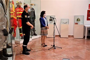 Tras la presentación, la ministra Margarita Robles y el general Jefe de la UME, teniente general Mejide, atendieron a los medios de comunicación
