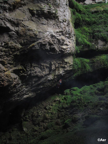 La cueva de Mortero acoge un simulacro de rescate con más de 200 efectivos