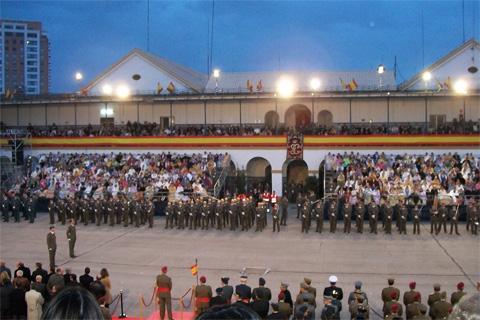 El III Batall&oacute;n de la UME particip&oacute; con una Secci&oacute;n de Honores, personal en la composici&oacute;n del pelot&oacute;n de Arriado de Bandera, as&iacute; como el Gui&oacute;n de la Unidad.