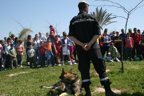 La Unidad cinol&oacute;gica realiz&oacute; una demostraci&oacute;n de b&uacute;squeda y rescate de personas en el parque Las Canillas