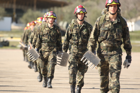 Militares de la UME durante la fase contraincendios del CBE