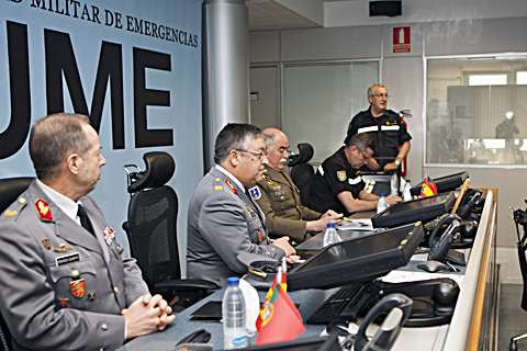 Conferencia en el centro de conducci&oacute;n de la emergencia (JOC)