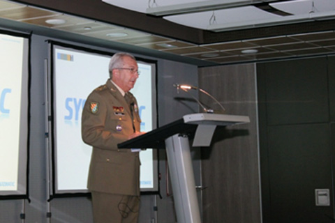 Jose Emilio Rold&aacute;n Pascual, jefe de la UME, inagurando el foro anual de usuarios de Systematic