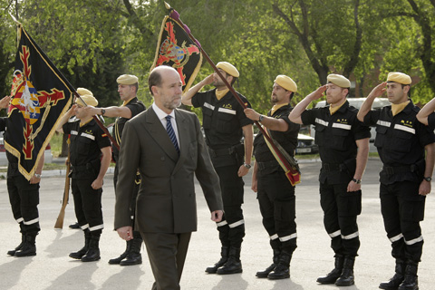 El Secretario de Estado de Defensa pasa revista al Piquete de Honores