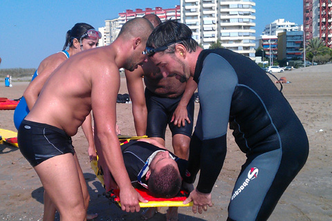 Pr&aacute;cticas de salvamento en la playa de Pobla de Farnals