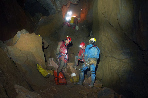 Efectivos del BIEM IV durante el rescate