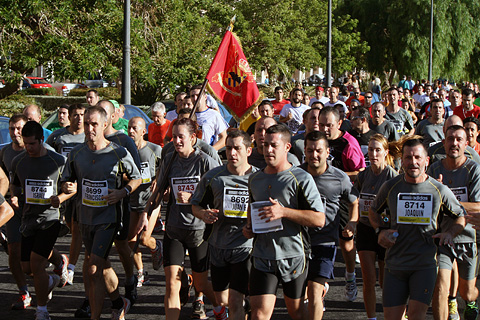 Componentes del tercer batall&oacute;n durante la carrera