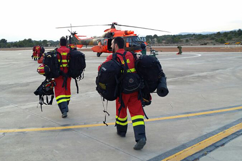 Embarque de intervinientes del BIEM III en helic&oacute;pteros Cougar