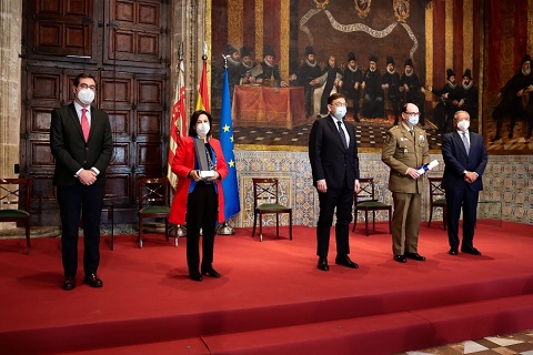 El jurado, encabezado por el presidente de la CEOE, Antonio Garamendi, ha valorado especialmente la abnegada colaboraci&oacute;n de la Unidad Militar de Emergencias en la lucha contra la pandemia del COVID-19