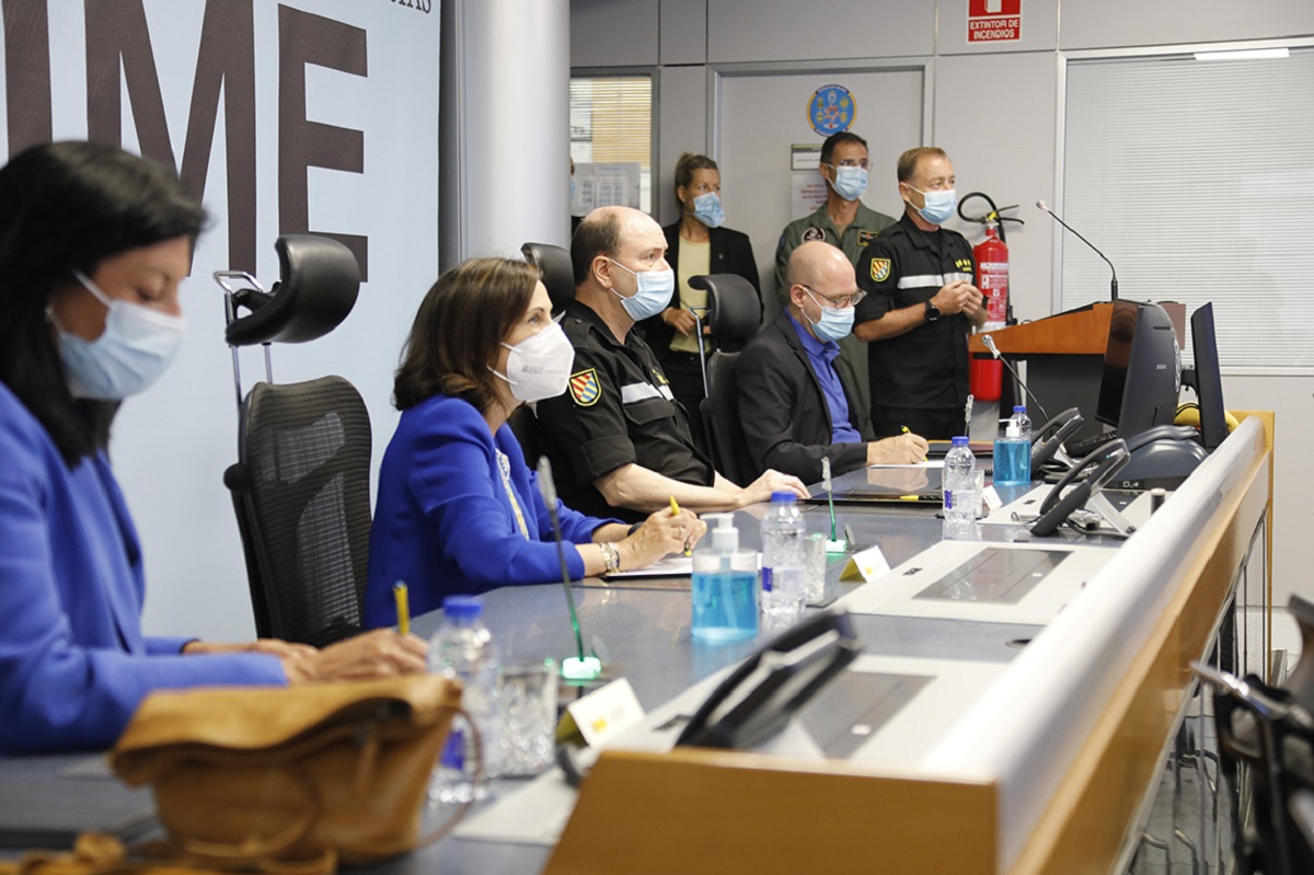 La ministra Margarita Robles recibi&oacute; una exposici&oacute;n de las &uacute;ltimas intervenciones de la UME en el Centro de Operaciones Conjunto